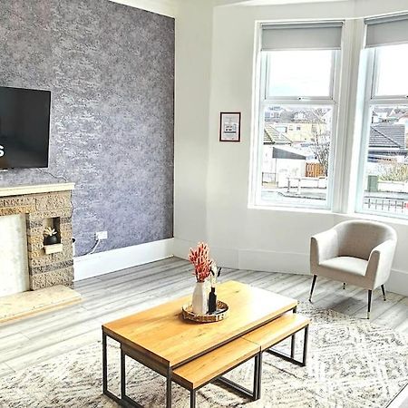 Spacious Haven With Free Parking Glasgow Exterior photo