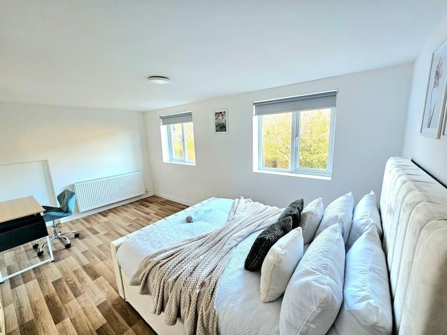 Spacious Haven With Free Parking Glasgow Exterior photo