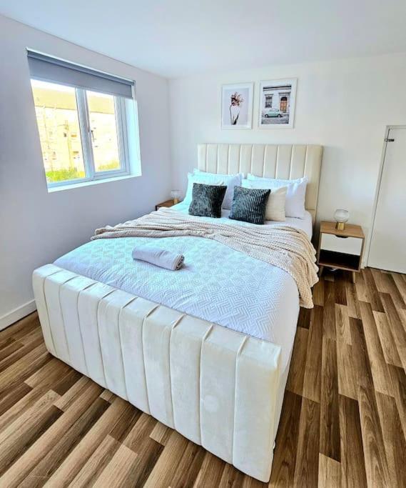 Spacious Haven With Free Parking Glasgow Exterior photo