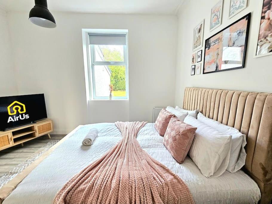 Spacious Haven With Free Parking Glasgow Exterior photo