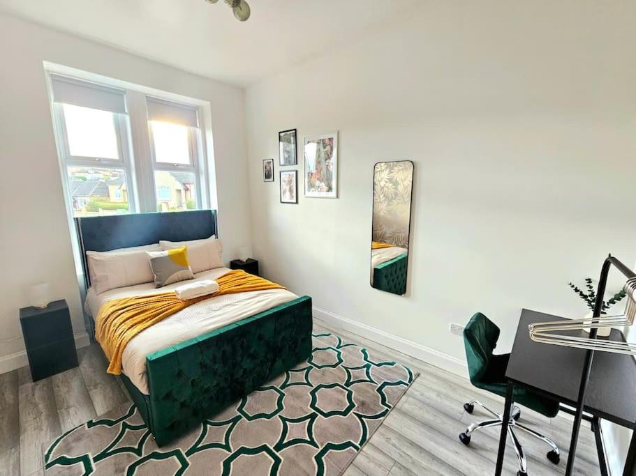 Spacious Haven With Free Parking Glasgow Exterior photo