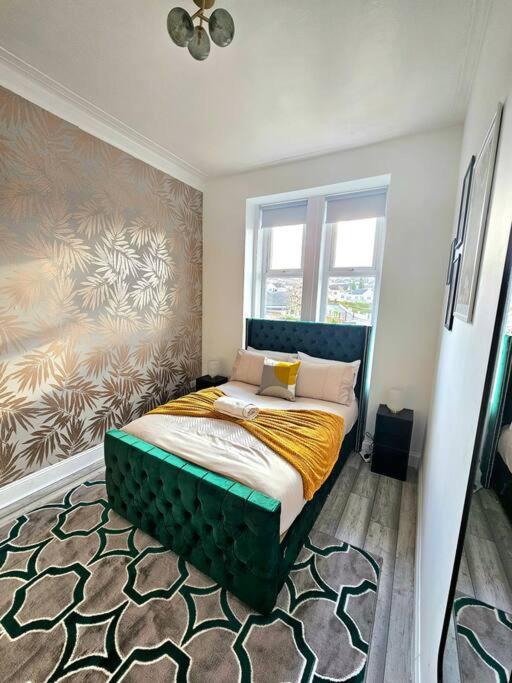 Spacious Haven With Free Parking Glasgow Exterior photo