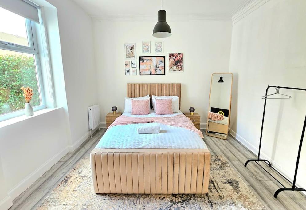 Spacious Haven With Free Parking Glasgow Exterior photo